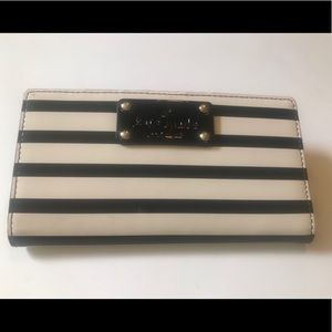 Kate Spade Wellesley Wallet Patent stripe BlkCream